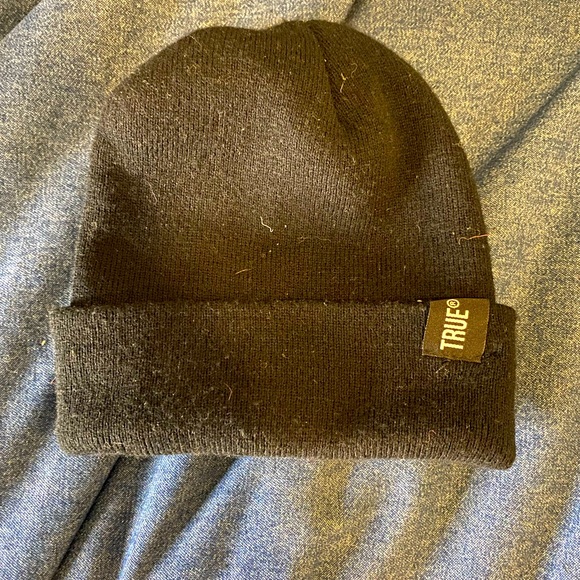 Black true beanie - Picture 1 of 4